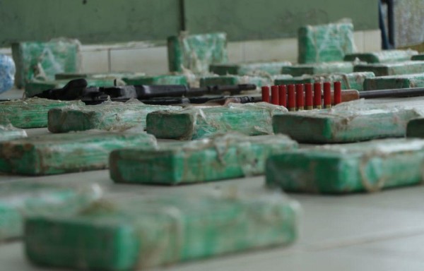 La mercancía y las armas están en manos de las autoridades.