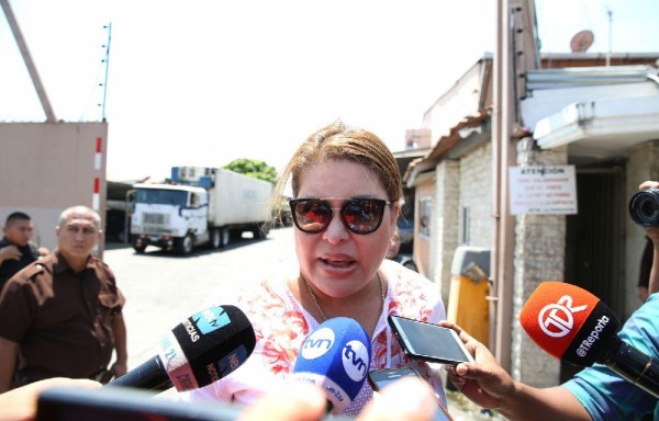 La exministra estuvo presente ayer durante los allanamientos en las propiedades de la familia Martinelli.