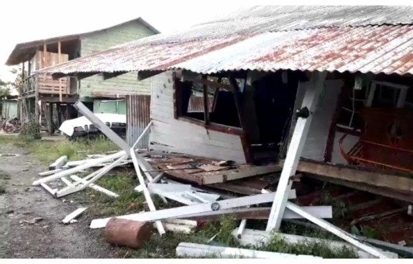 Hubo casas que se desplomaron