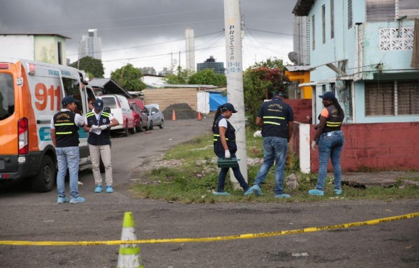 Agresor lo siguió atacando. Le hizo cortes en sus piernas.