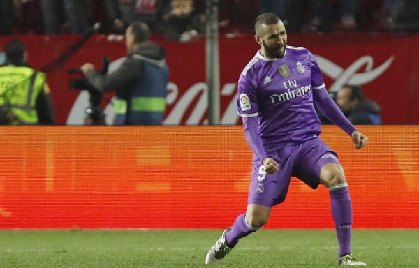 El delantero francés Karim Benzema firmó en el tiempo añadido el empate a tres ante Sevilla.