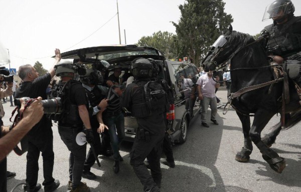La policía israelí golpeó a participantes.
