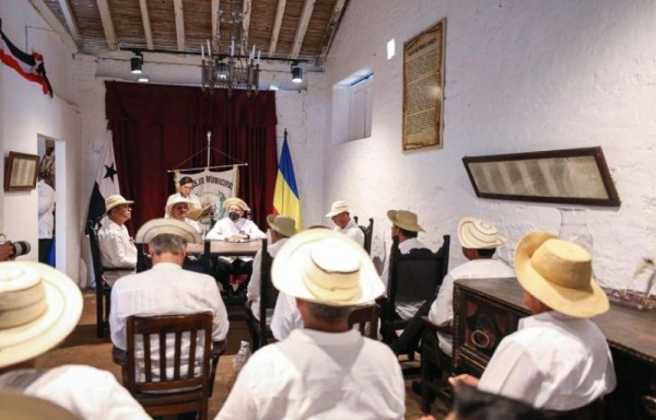 Firma fue en el Museo de la Nacionalidad.