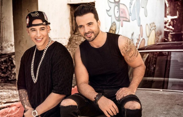 El sexy boricua prometió una gran sorpresa en Billboards 2017.