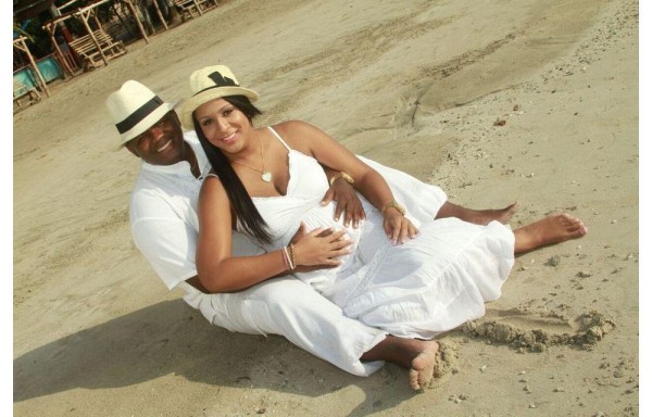 Jesús Santizo junto a su esposa Julissa Cerezo.