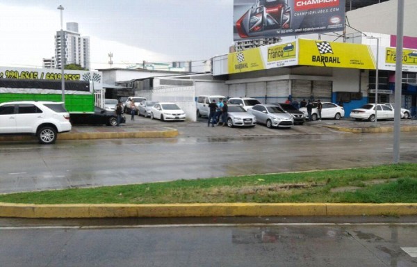 En una sucursal ubicada en Vista Hermosa, donde se vendían autos de segunda.