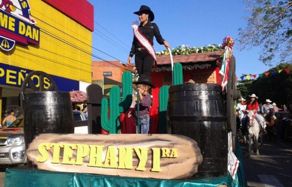 Stephany, la reina de la cabalgata.