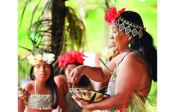 El Día Nacional de la Mujer Indígena fue promulgado bajo la Ley N.º 9 de 31 de marzo de 2015.