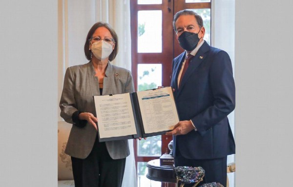 Entrega del convenio.