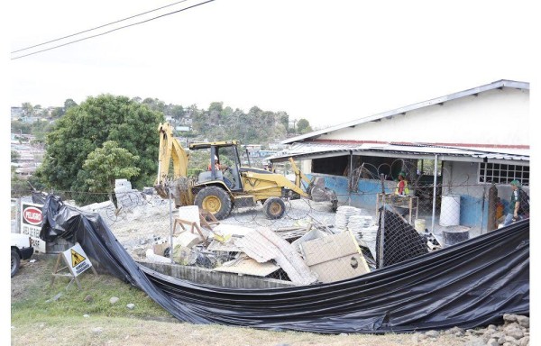 Paro de trabajadores impidió que se continuara con la rehabilitación de escuela República de Francia en San Miguelito.