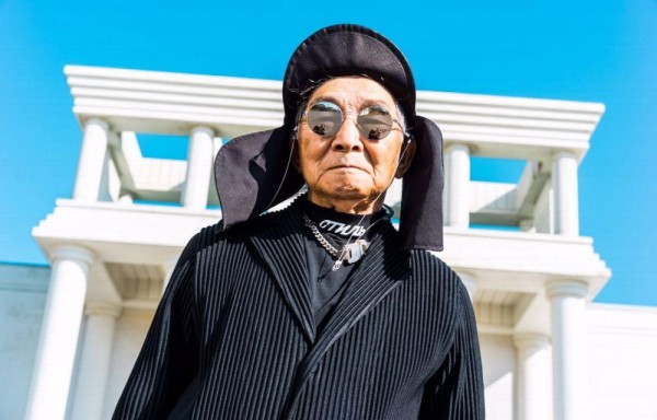 Se volvió influencer de moda a sus 85 años