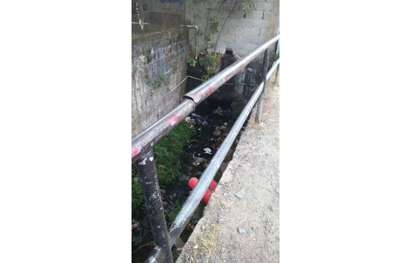 Parte de esta estructura está cortada.