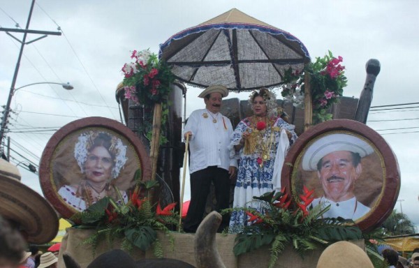 Dorindo Cárdenas y su esposa no podían quedarse atrás.