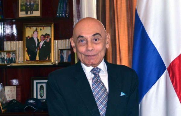 Escritor Miguel Moreno se recupera de salud