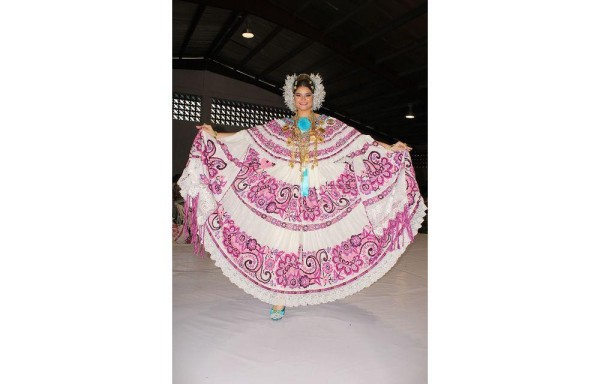 Ivania Raquel Barrios Pardo, futura reina.