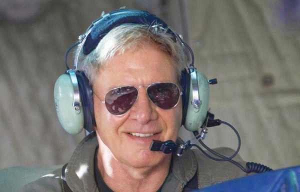 FORD CASI ACABA CON LA VIDA DE 115 PERSONAS | Harrison Ford está siendo investigado por un incidente ocurrido este lunes en California, cuando el actor de 74 años estuvo a punto de chocar su avioneta contra un Boeing 737 con 116 personas a bordo. El intérprete aterrizó en una pista equivocada y pasó por encima del avión de pasajeros de American Airlines, que estaba a punto de despegar. El famoso ha tenido al menos tres accidentes de aviación hasta la fecha.