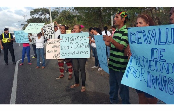 Hubo presencia polícial, durante la manifestación.