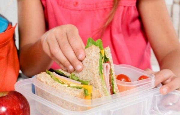 Se recomienda leer las etiquetas nutricionales que traen los productos.