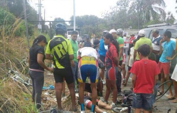 Esto no se debe repetir. Los ciclistas exigen respeto.