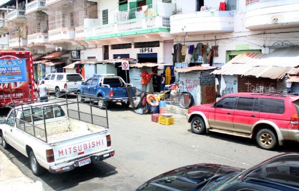 Falta de estacionamientos afectan la llegada.