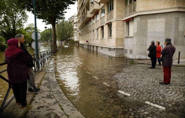 4 muertos y 24 heridos por inundaciones