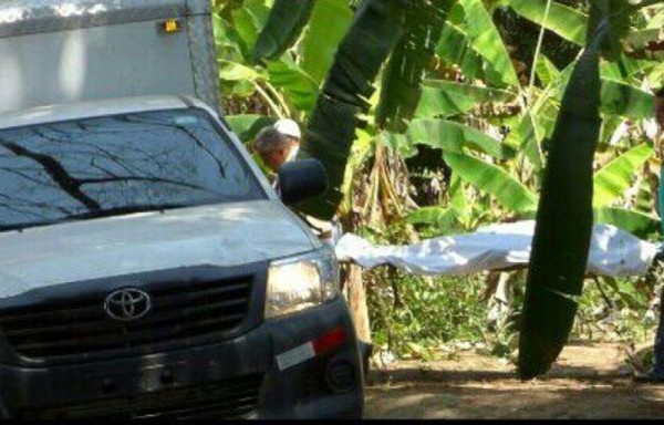 Ambas víctimas fueron halladas al mediodía de ayer. Uno ahogado y el otro guindado de un cable.