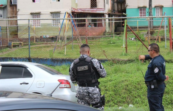 Unidades de la Policía Nacional mantienen un operativo para dar con la captura del agresor.