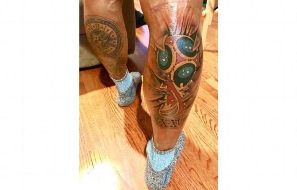 Este recuerdo Roman no solo lo llevará en mente y corazón, sino que también a través de un tatuaje en la pierna derecha.