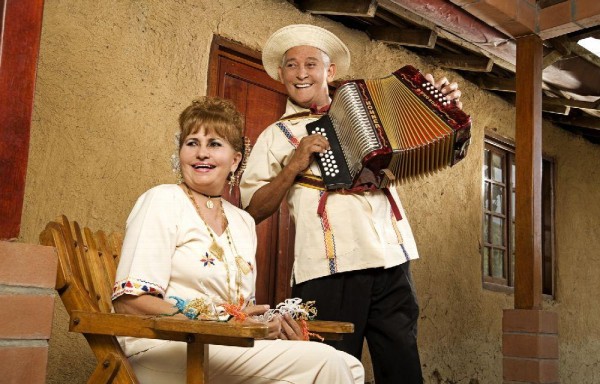 61 años después, este artista nacido un 14 de febrero de 1936, en Agua Buena de Los Santos, sigue tocando en cada jardín de manera ininterrumpida. ¡OMG!.