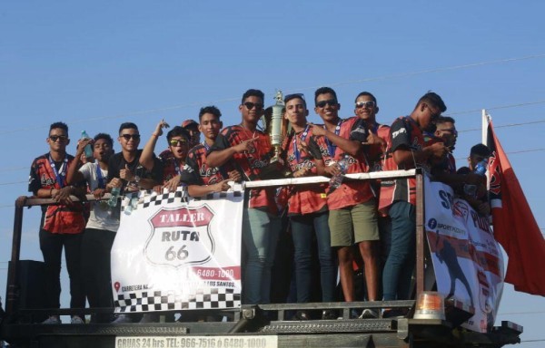 Los Santos llegó ayer a su provincia para compartir con la fanaticada.