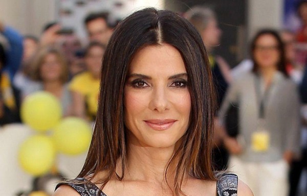 La actriz Sandra Bullock planea boda en secreto con Bryan Randall