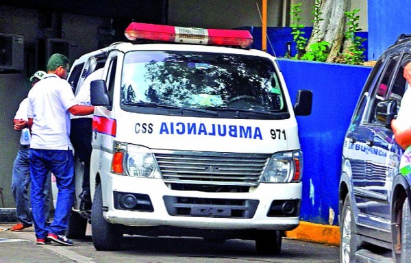 Los gremios de pacientes insisten para que la CSS compre las ambulancia en vez de alquilar.