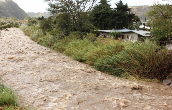 Se registraron fuertes crecidas.