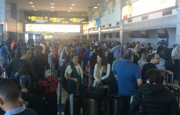 Pasajeros abarrotaron el aeropuerto Internacional de Tocumen.