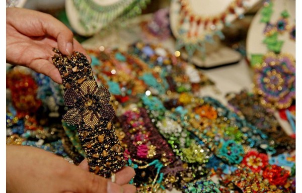 Pulseras de chaquiras tienen un precio de $12.