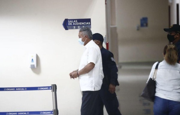 Dos de los cinco implicados en el crimen de la activistas del PRD Wendy Rodríguez llegando a la audiencia.