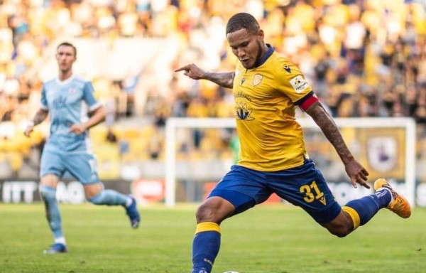 Davis se lesiona el tobillo y se aleja de las canchas