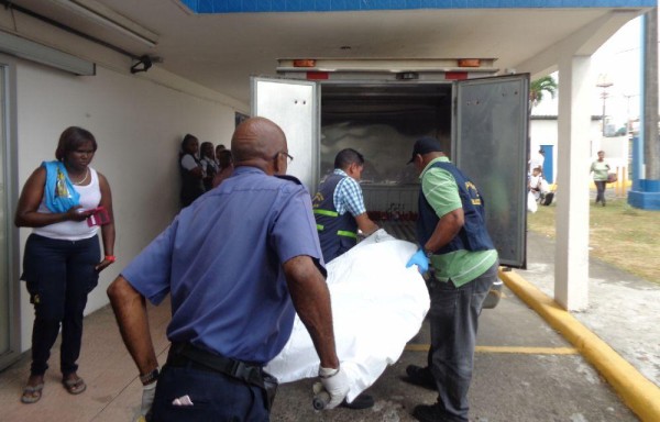 Las morgues no se dan abasto y los cementerios municipales buscan como ampliar su capacidad.