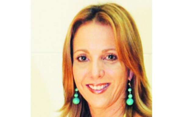 ‘Estamos reorganizando los ocho cementerios municipales' Jacqueline Deleuze SUBGERENTE MUNICIPAL