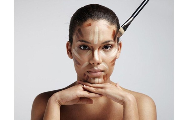 Tonos oscuros resalta rasgos.