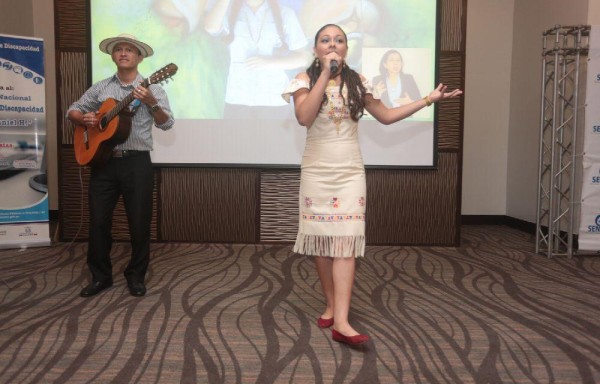 La décima estuvo presente en la velada.