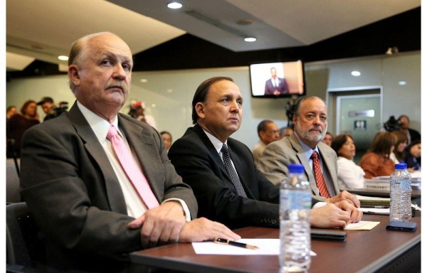 Magistrados Erasmo Pinilla, Eduardo Valdes Escoffery y Heriberto Araúz en la Asamblea.