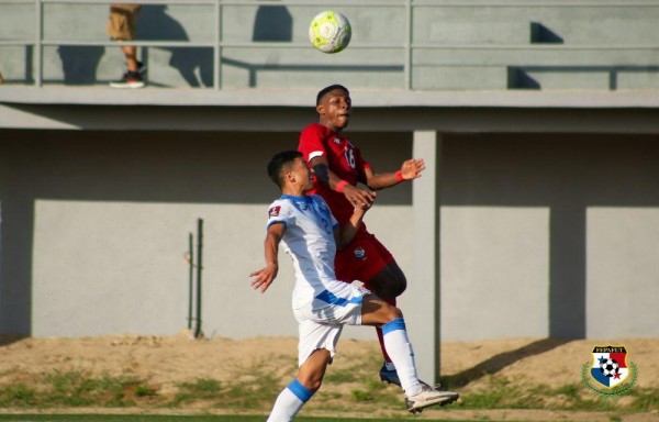 La selección terminó invicta ambos torneos.