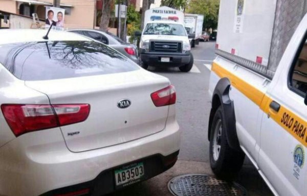 Abandona auto con droga