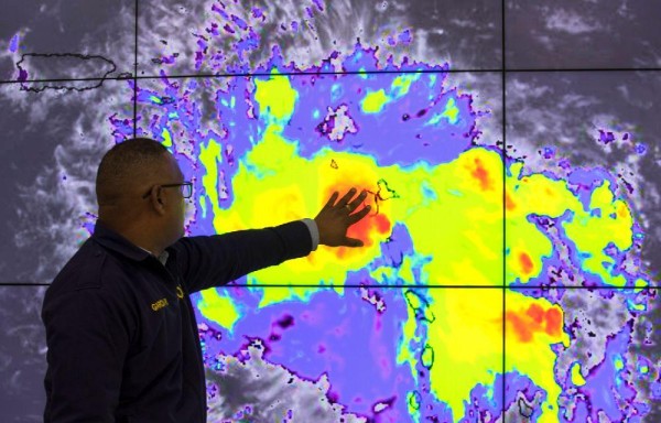 Dan seguimiento al huracán Dorian, tocaría Estados Unidos mañana lunes.