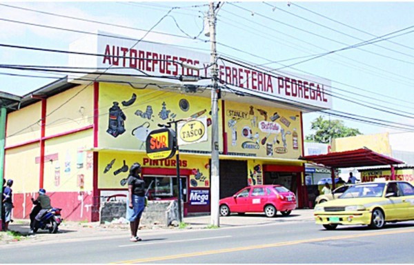 Tiendas emplean mano de obra local.
