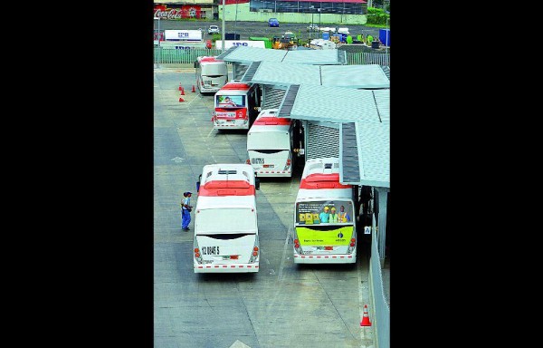 Operadores denuncian que los buses están en malas condiciones y que urge la nueva flota.