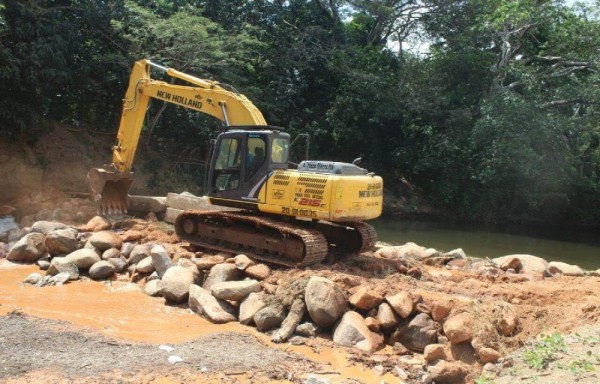 Construyen represa en el río Parita