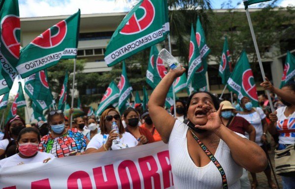 Los 15 diputados expulsados de CD presentan recurso de apelación ante el TE