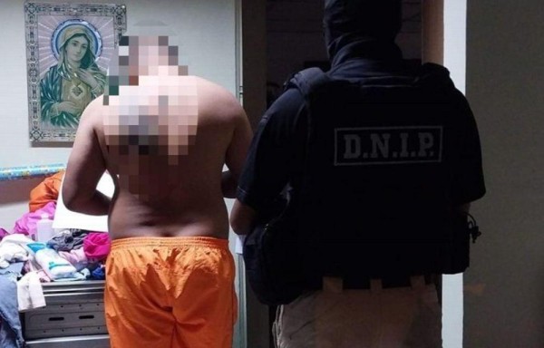 Uno de los detenidos en el operativo.